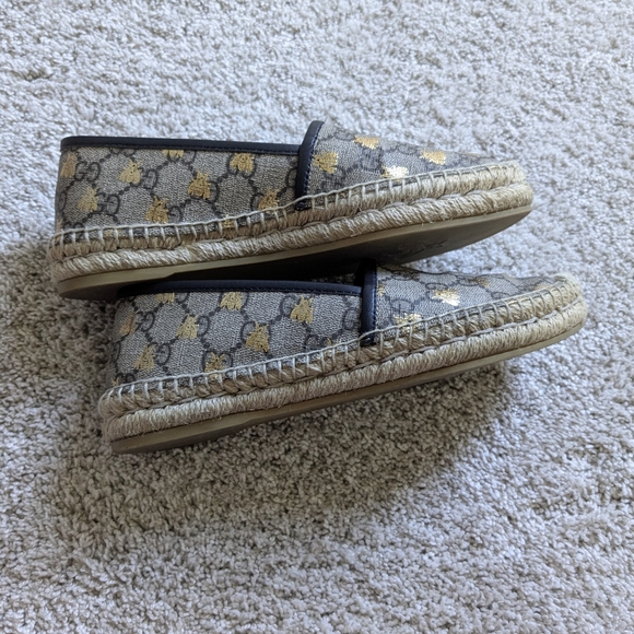 Gucci Beige and Gold GG Supreme Bees Women's Espadrilles - Size 36.5 - Picture 4 of 9